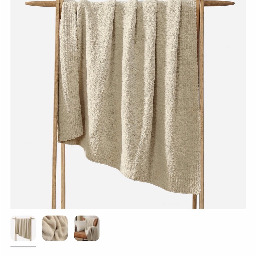 NWT SUNDAY CITIZEN SNUG LAP THROW